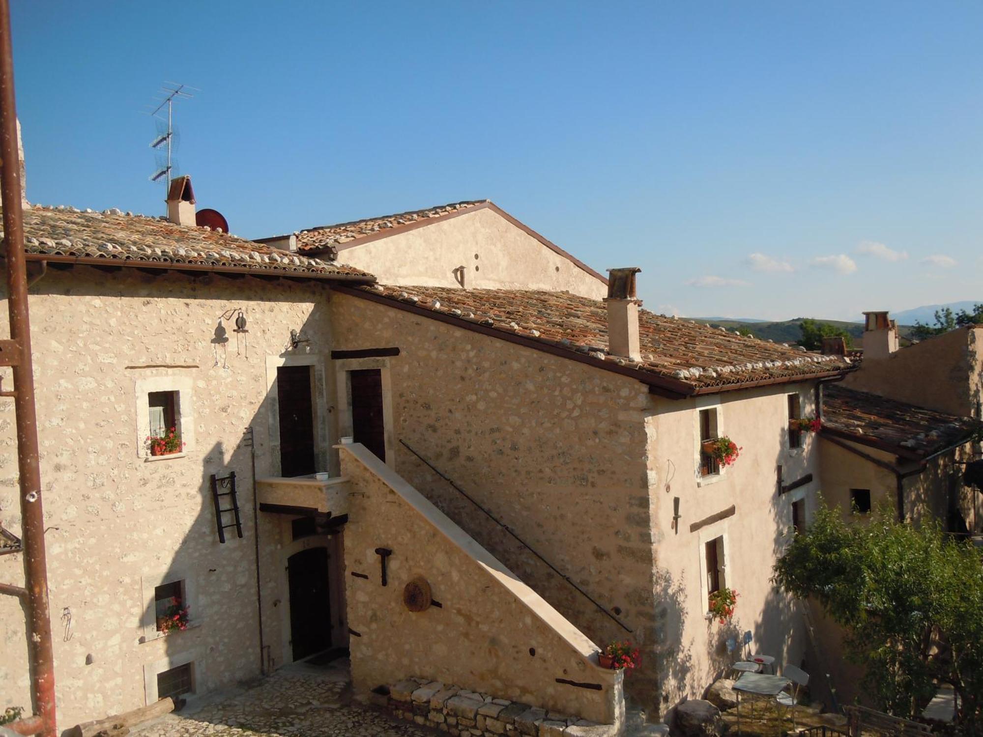 La Casa Su Le Dimore Del Borgo Santo Stefano Di Sessanio Eksteriør billede