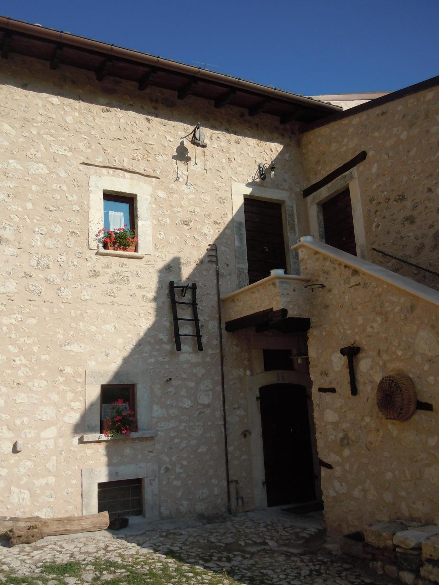 La Casa Su Le Dimore Del Borgo Santo Stefano Di Sessanio Eksteriør billede