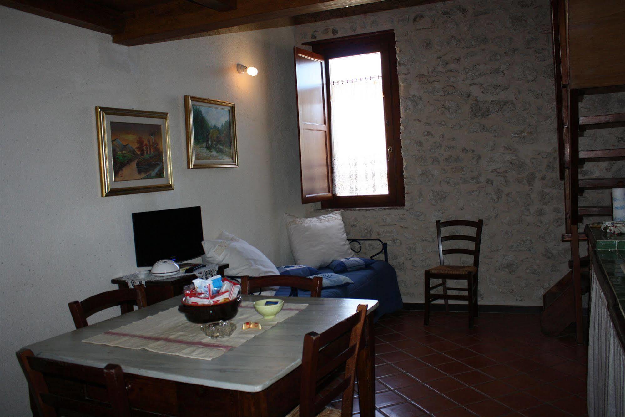 La Casa Su Le Dimore Del Borgo Santo Stefano Di Sessanio Eksteriør billede